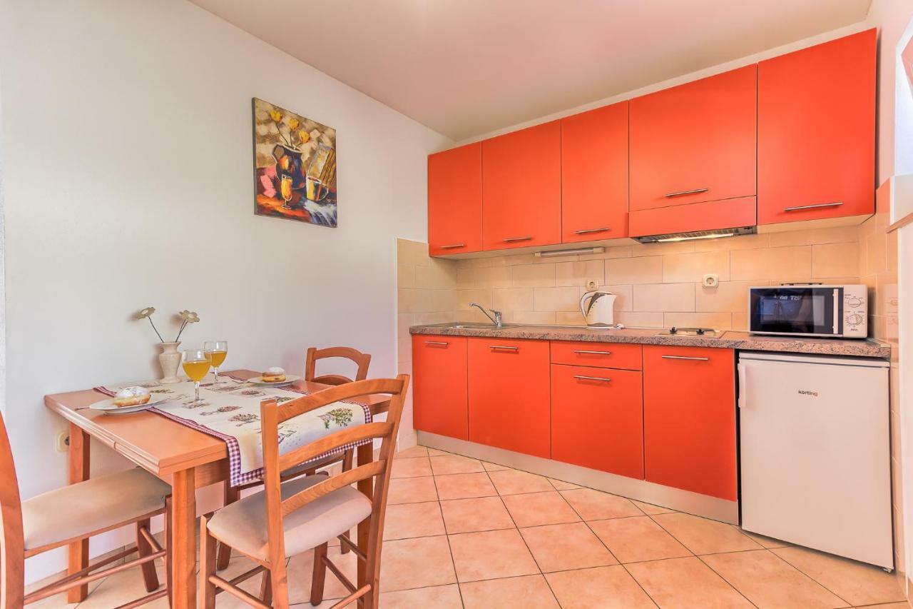 Apartments Katarina Bol Exterior photo